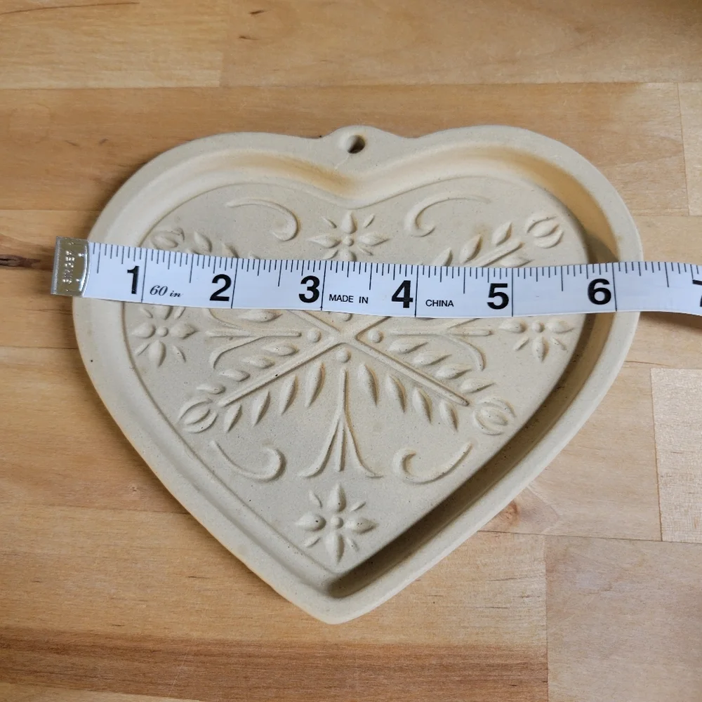 Pampered Chef 2000 Anniversary Heart Cookie Mold Family Heritage Stoneware